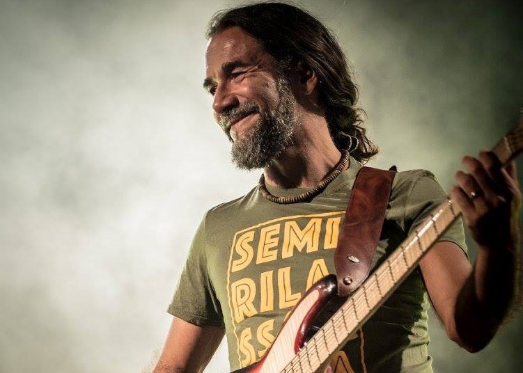 Marco Bachi, bassista della Bandabardò, racconta la sua passione per ‘la musica del cuore Marco Bachi, bassista della Bandabardò, racconta la sua passione per ‘la musica del cuore