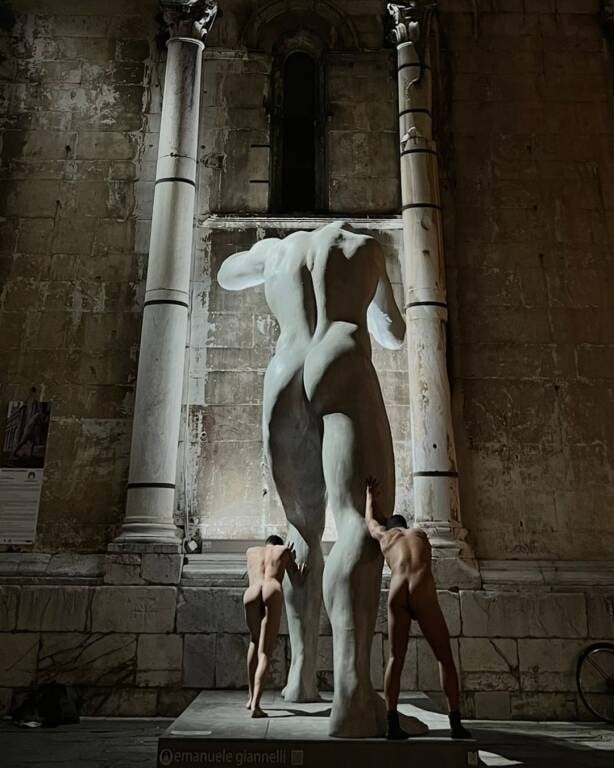 Scultura gigante di Emanuele Giannelli