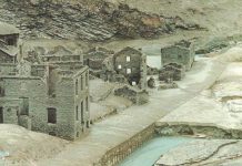 Nell’estate 2027 lo svuotamento della diga di Vagli. Cresce l’attesa (ben 33 anni) per rivedere, in un paesaggio lunare, l’antico paese sommerso.